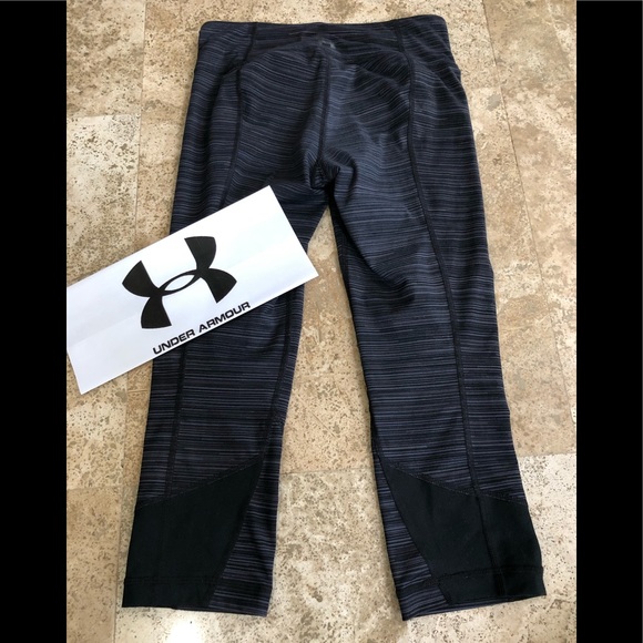 🏋️‍♀️ Under Armour Gray Black Capris - Size S - Picture 2 of 7